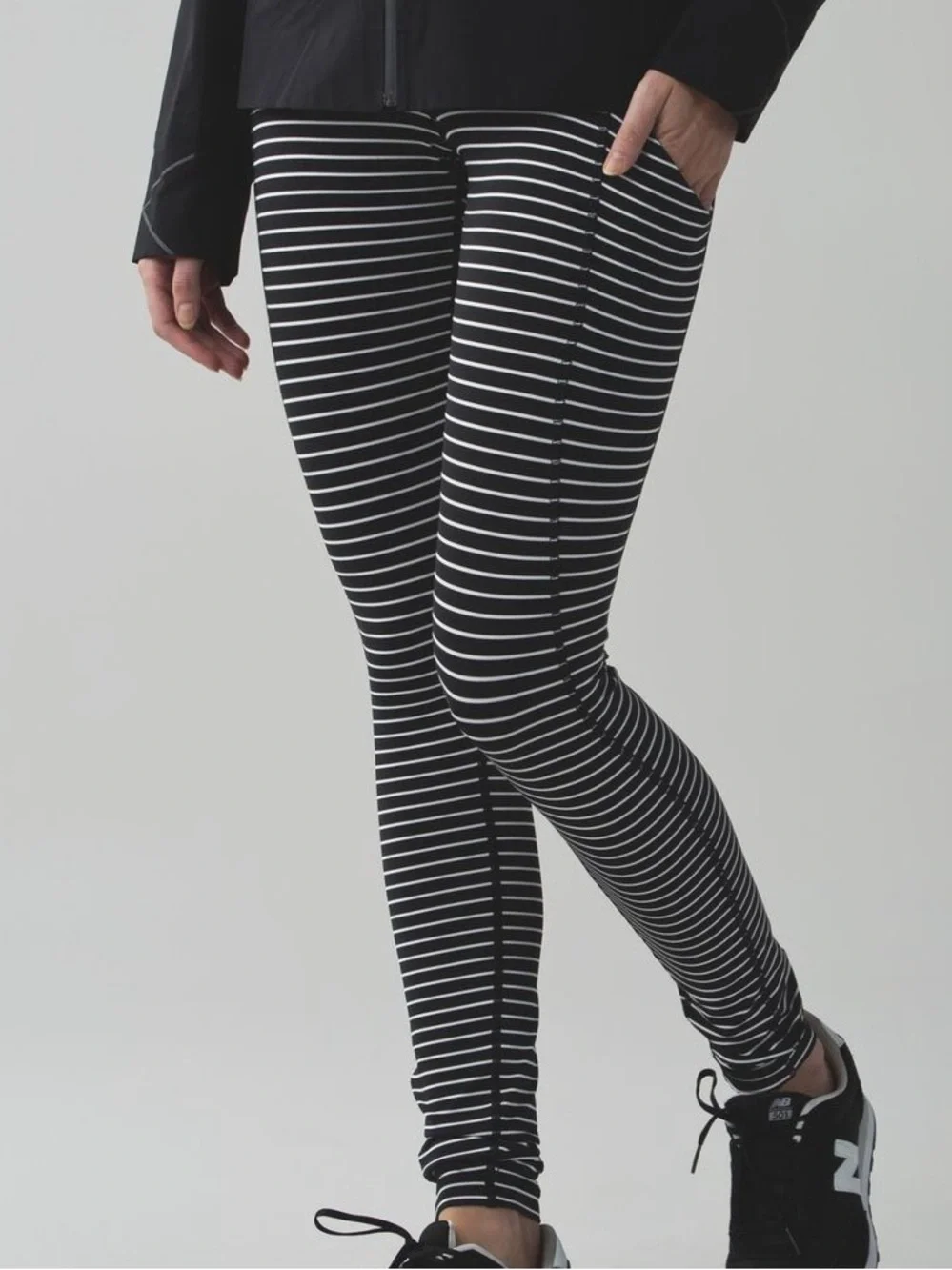 Lululemon Speed Tight Pocket Leggings Size 8 Black White Stripe Running Gym sk24